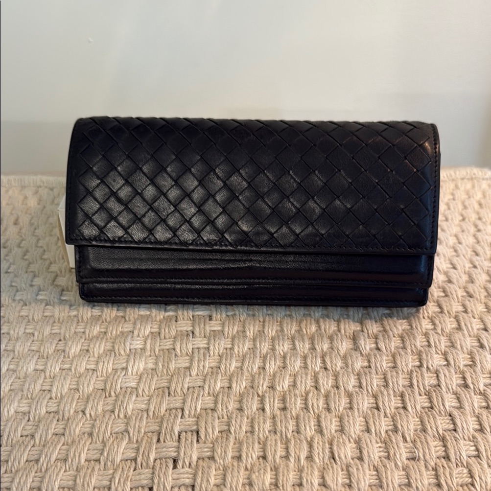 Elegant Black Woven Leather Bottega Veneta Wallet